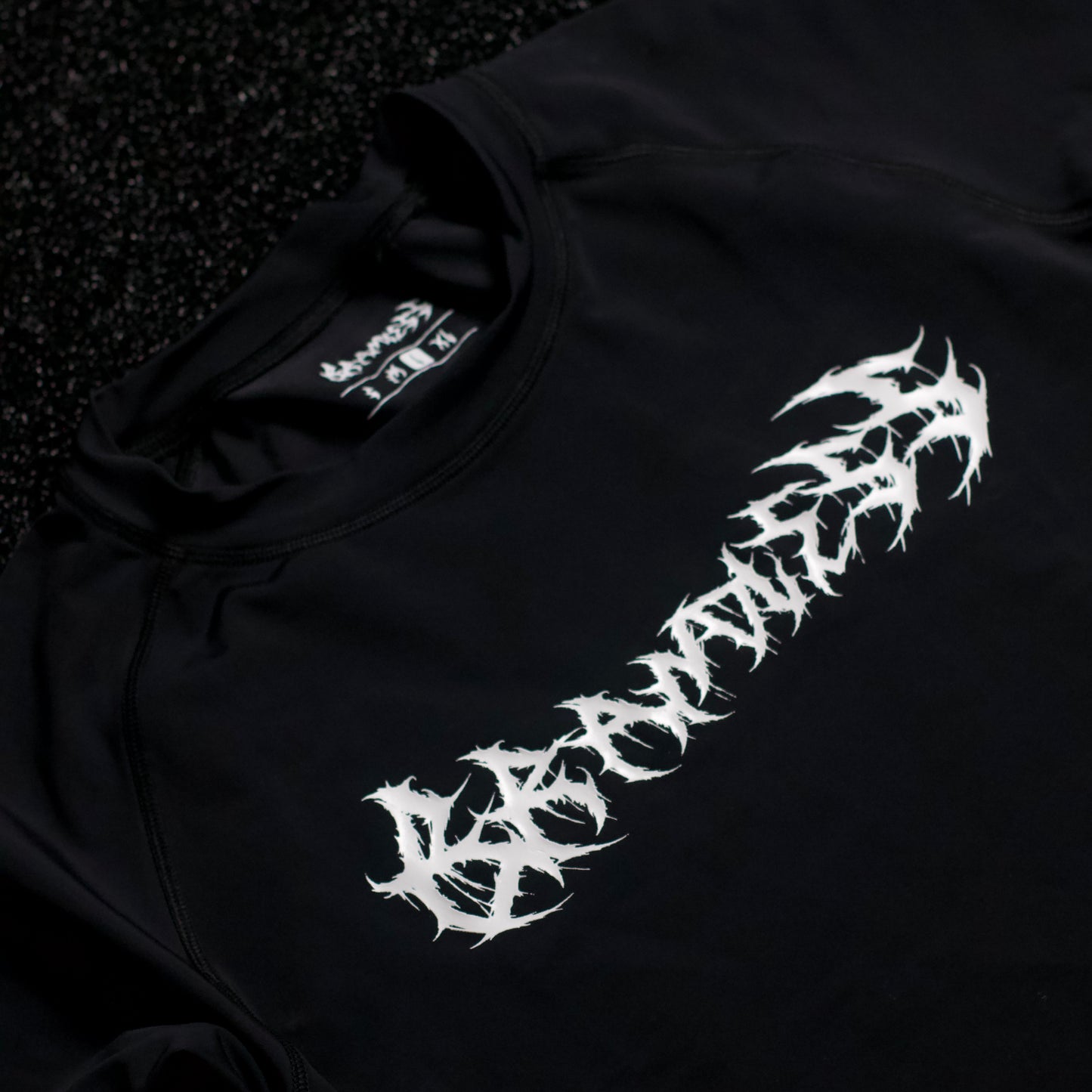 BRANDLESS COMPRESSION TEE - BLACK